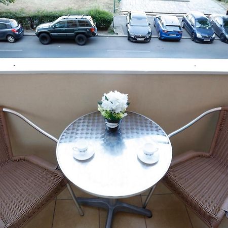 Gorgeous 2 Bedroom Duplex In City Center Bukarest Exteriör bild