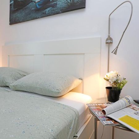 Gorgeous 2 Bedroom Duplex In City Center Bukarest Exteriör bild