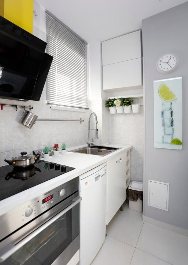 Gorgeous 2 Bedroom Duplex In City Center Bukarest Exteriör bild