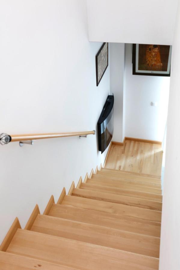 Gorgeous 2 Bedroom Duplex In City Center Bukarest Exteriör bild