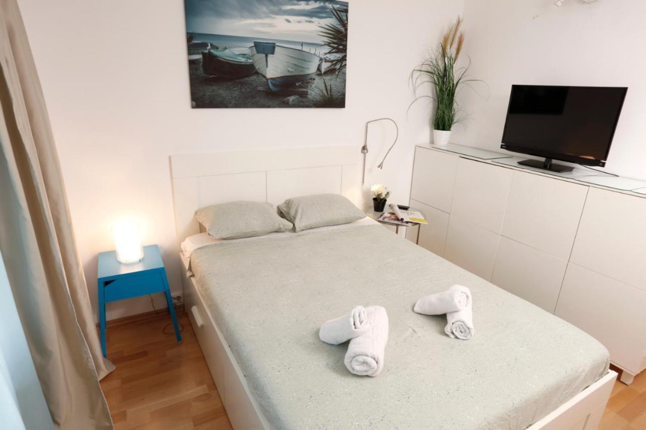 Gorgeous 2 Bedroom Duplex In City Center Bukarest Exteriör bild