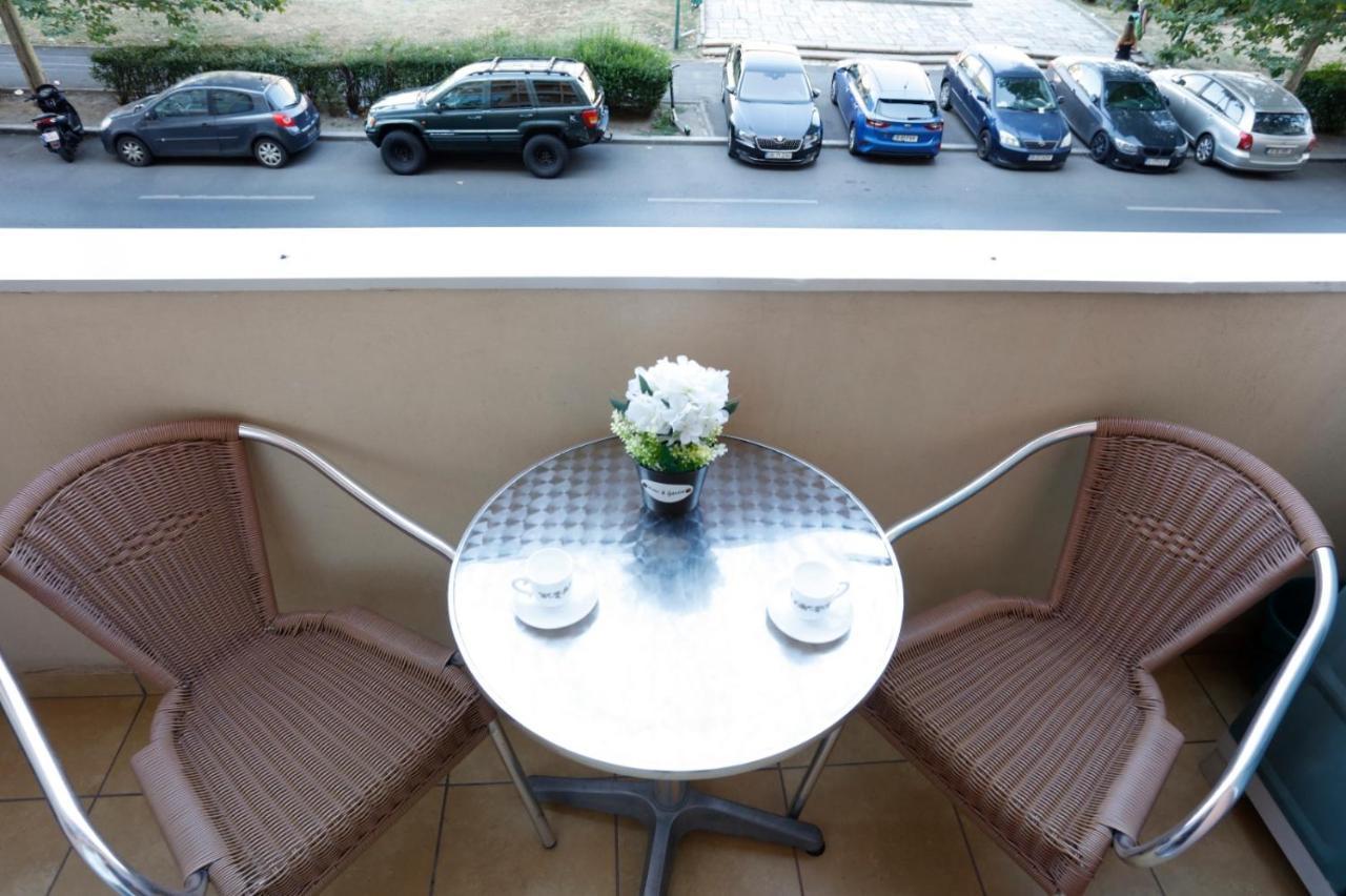 Gorgeous 2 Bedroom Duplex In City Center Bukarest Exteriör bild