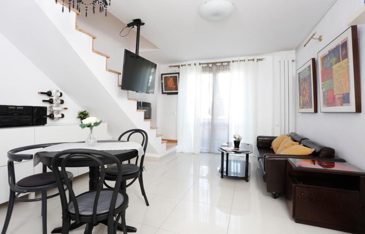 Gorgeous 2 Bedroom Duplex In City Center Bukarest Exteriör bild