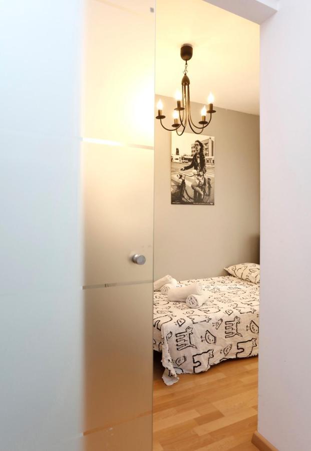 Gorgeous 2 Bedroom Duplex In City Center Bukarest Exteriör bild
