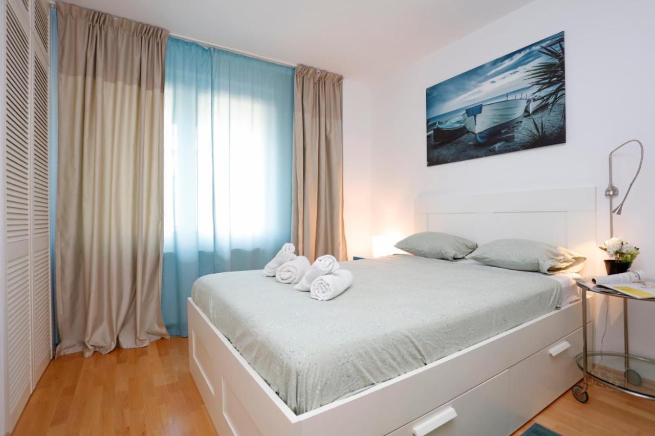 Gorgeous 2 Bedroom Duplex In City Center Bukarest Exteriör bild